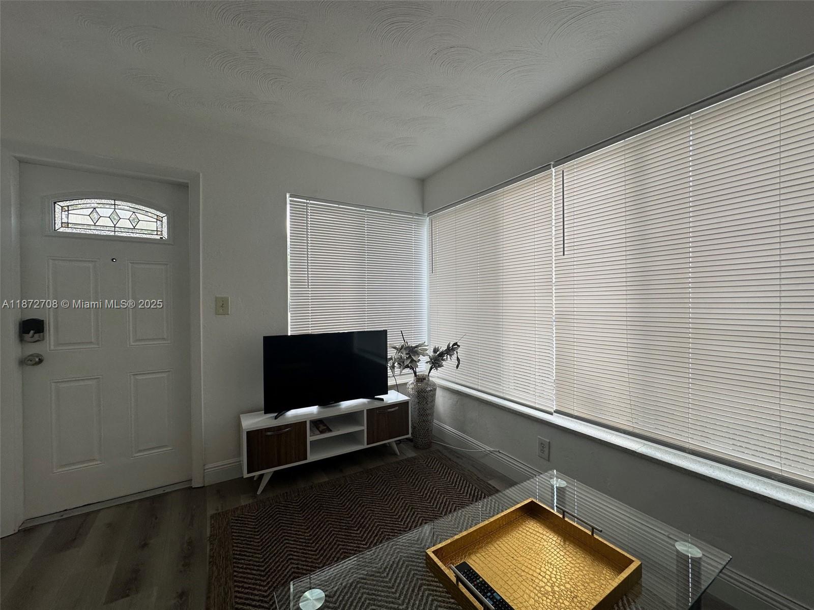 HALLANDALE PARK - Residential Income