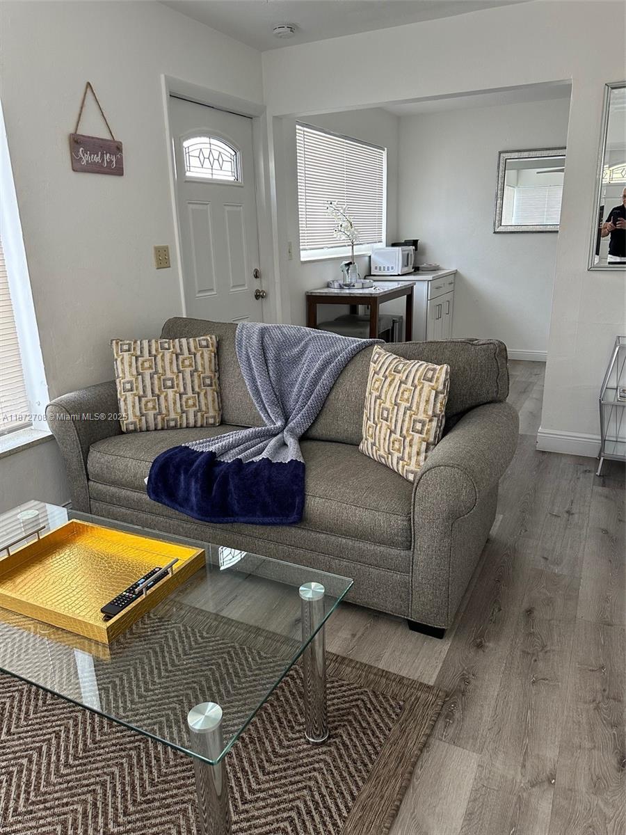 HALLANDALE PARK - Residential Income