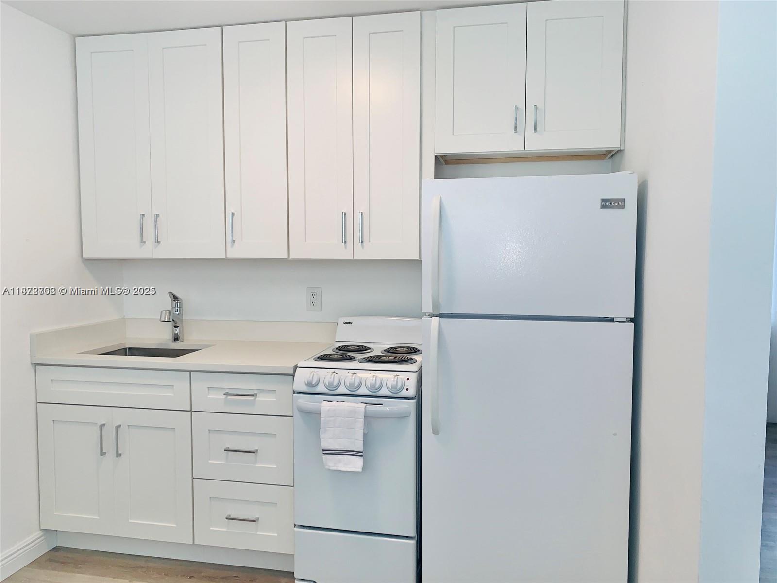 HALLANDALE PARK - Residential Income