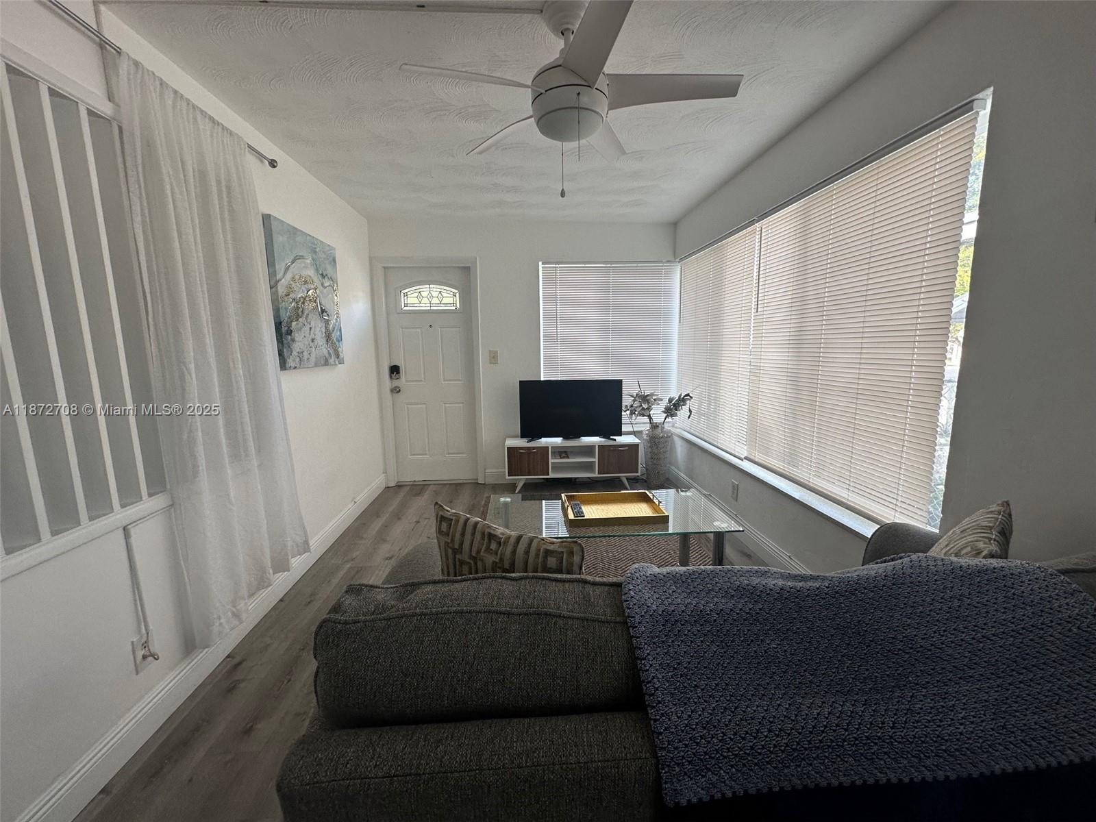 HALLANDALE PARK - Residential Income