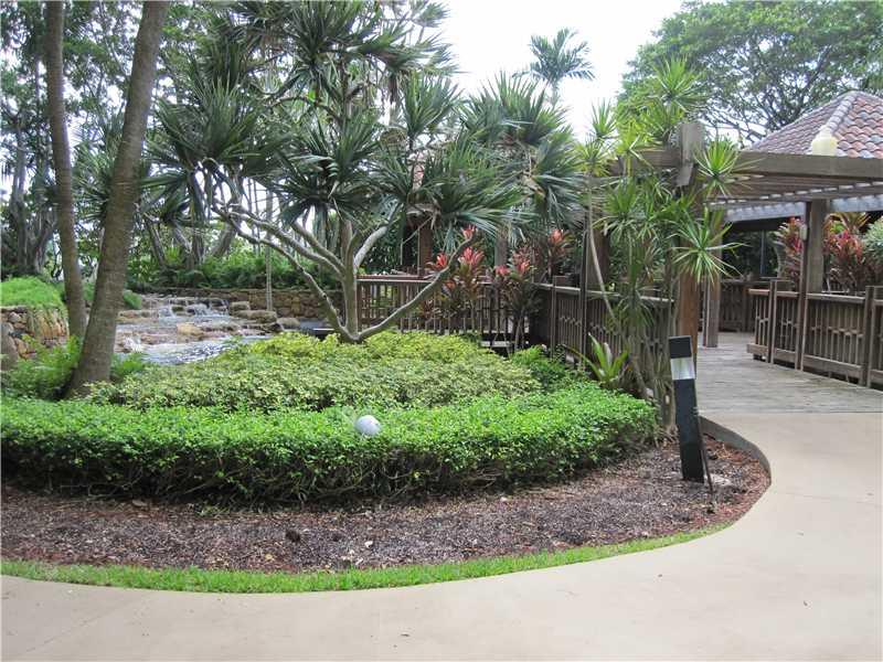 Open and spacious 2 bedroom/ 2 bath condo east of US!. Updated flooring an gallery kitchen. Featuring over 1,500 sq. ft.. Large bedroom & closets. Private balcony, separate dining area and washer and dryer in unit. Full service building with bay front poo l, gym, clubhouse, spa, café, security and valet.
