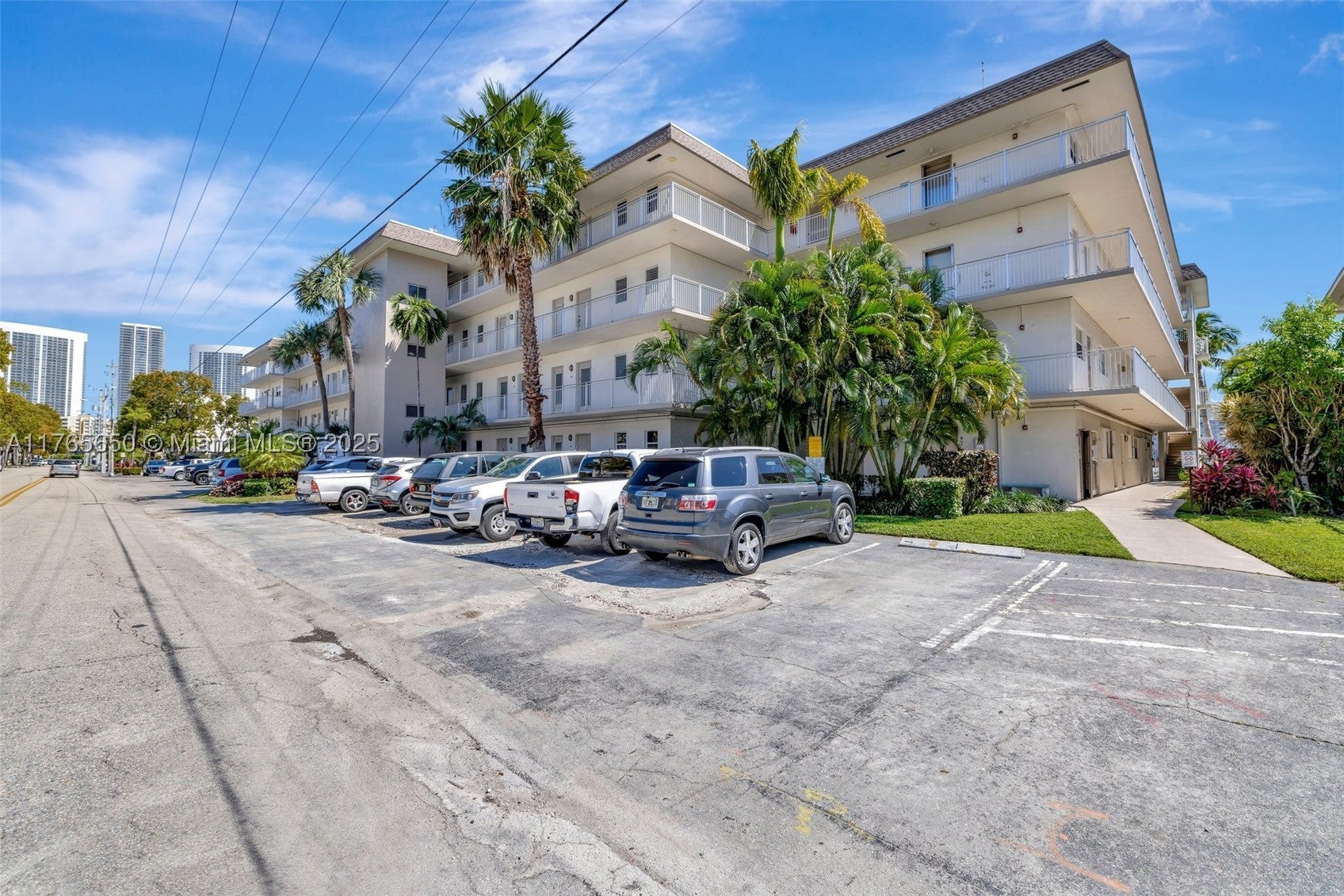 2200 Diana Dr 310