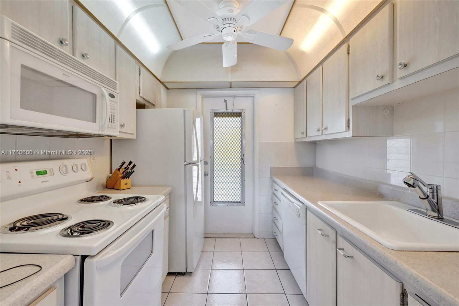 YACHT HARBOR APARTMENTS C - Residential