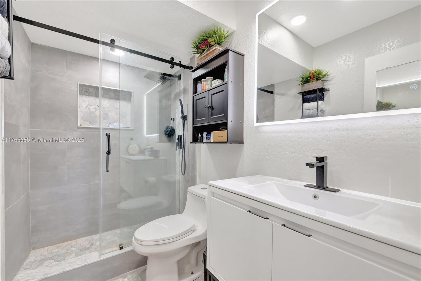 YACHT HARBOR APARTMENTS C - Residential