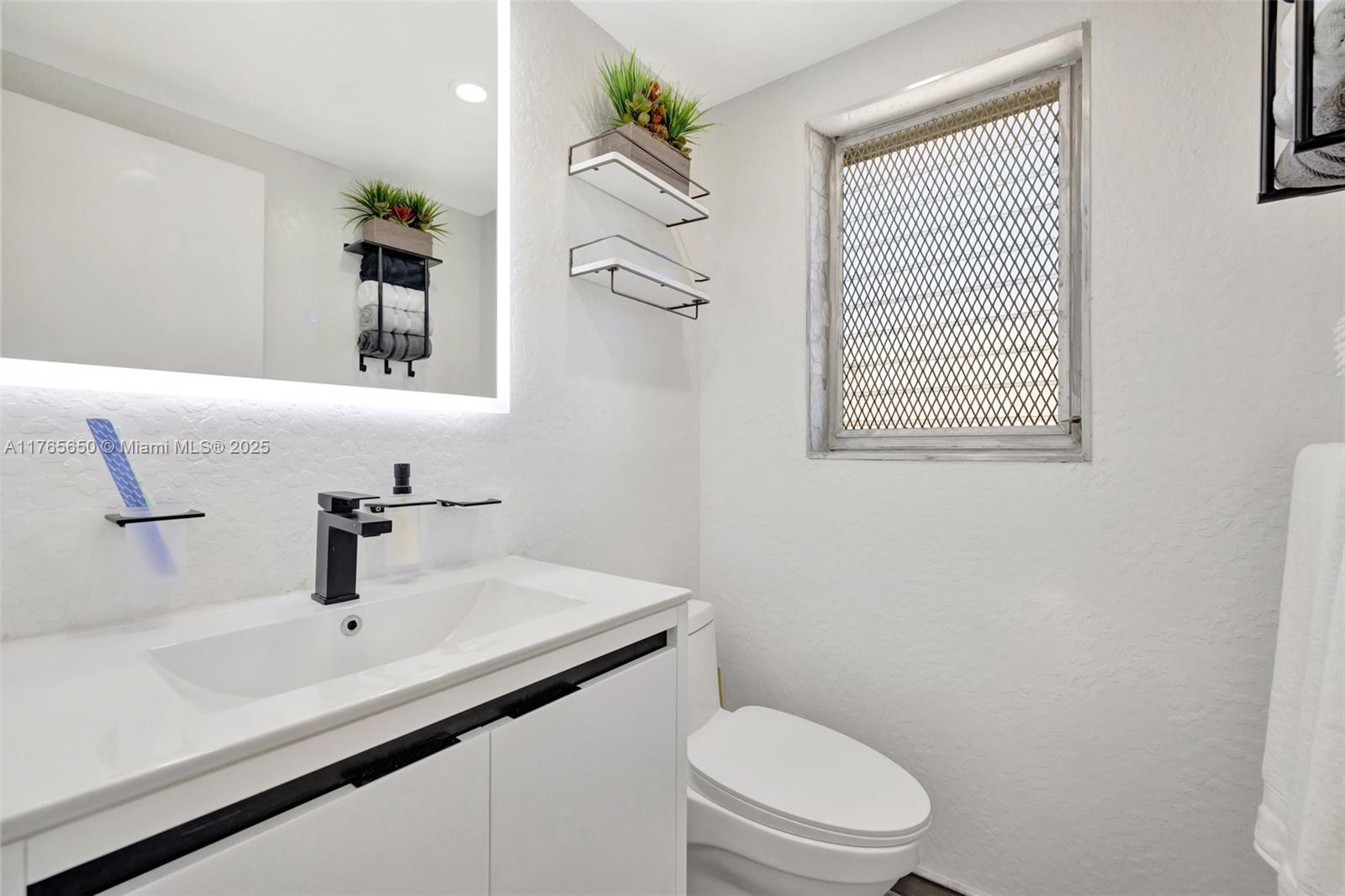 YACHT HARBOR APARTMENTS C - Residential