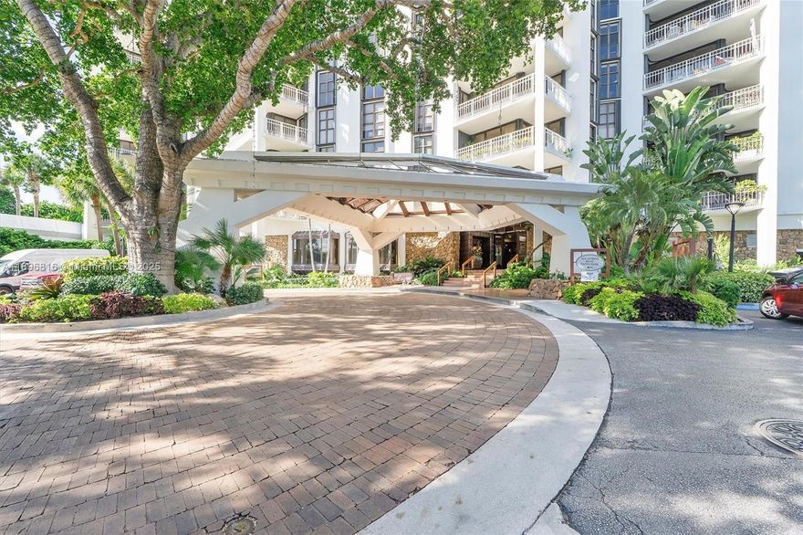 Bright and spacious unit at legendary Quayside boasting beautiful lush garden views and an abundance of natural light throughout. Enjoy an oversized balcony perfect for relaxing or entertaining. The extra-large primary suite offers a walk-in closet and en-suite bathroom. 

LIVE, WORK & PLAY within Quayside’s exclusive gated community—enjoy access to a clubhouse, waterfront dining, state-of-the-art gym with trainers, spa, marina, tennis courts, multiple pools, Jacuzzi, playgrounds, and more in this pet-friendly tropical oasis. Ideally located with easy access to Miami Beach, airports, and premier shopping destinations.