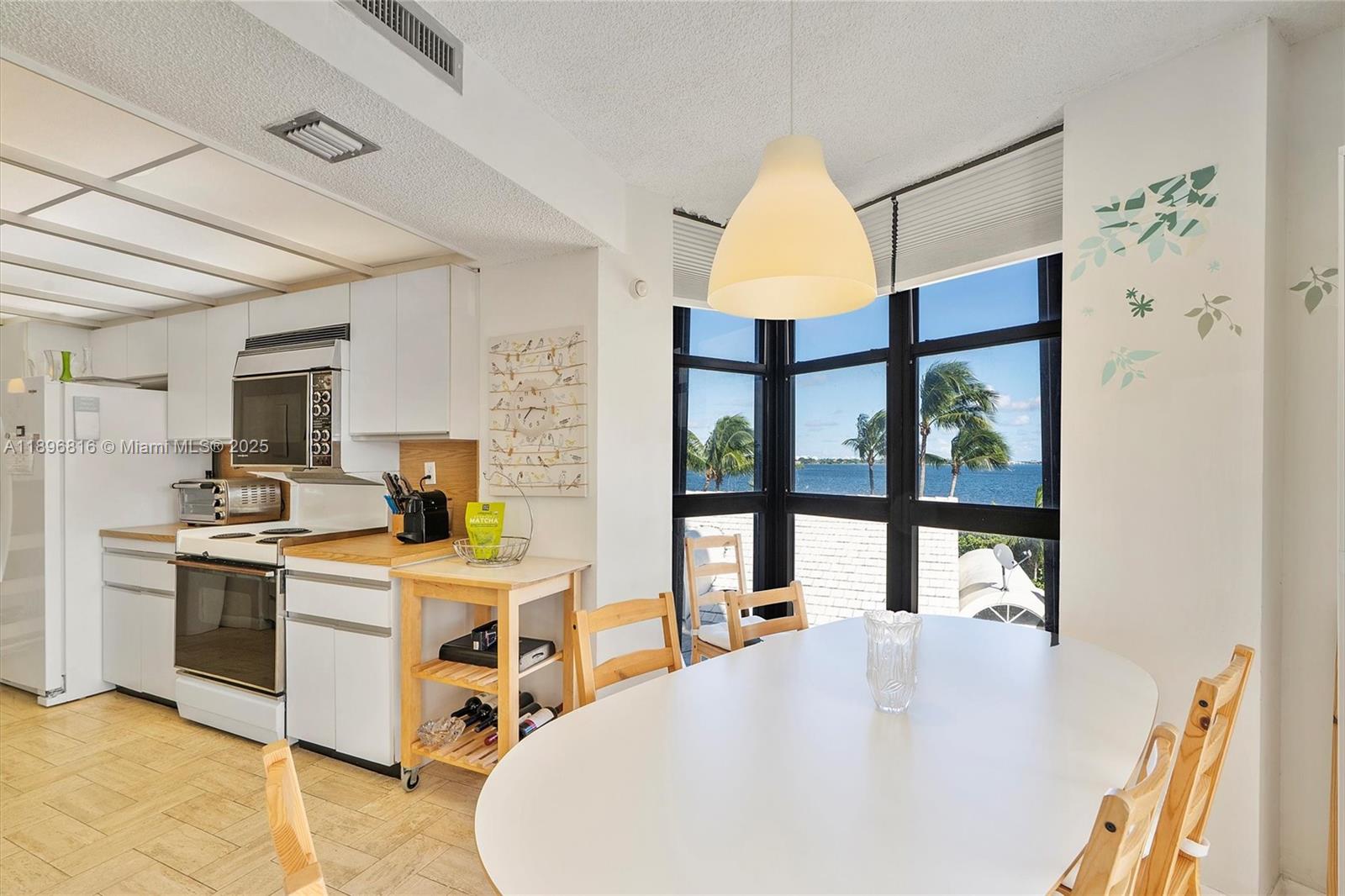 THE TOWERS OF QUAYSIDE CO - Residential
