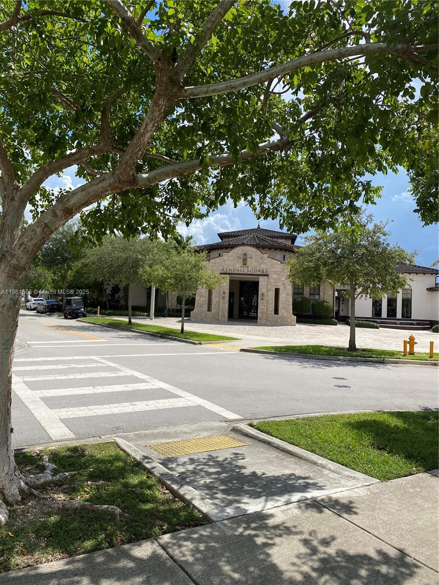 KENDALL COMMONS TOWNHOMES - Residential