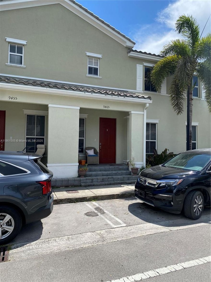 Spacious townhome, 4 bedrooms 3 full baths, stainless steel appliances, granite countertops, 2 car garage and patio. Great location, near shopping centers, restaurants, major highways, etc.