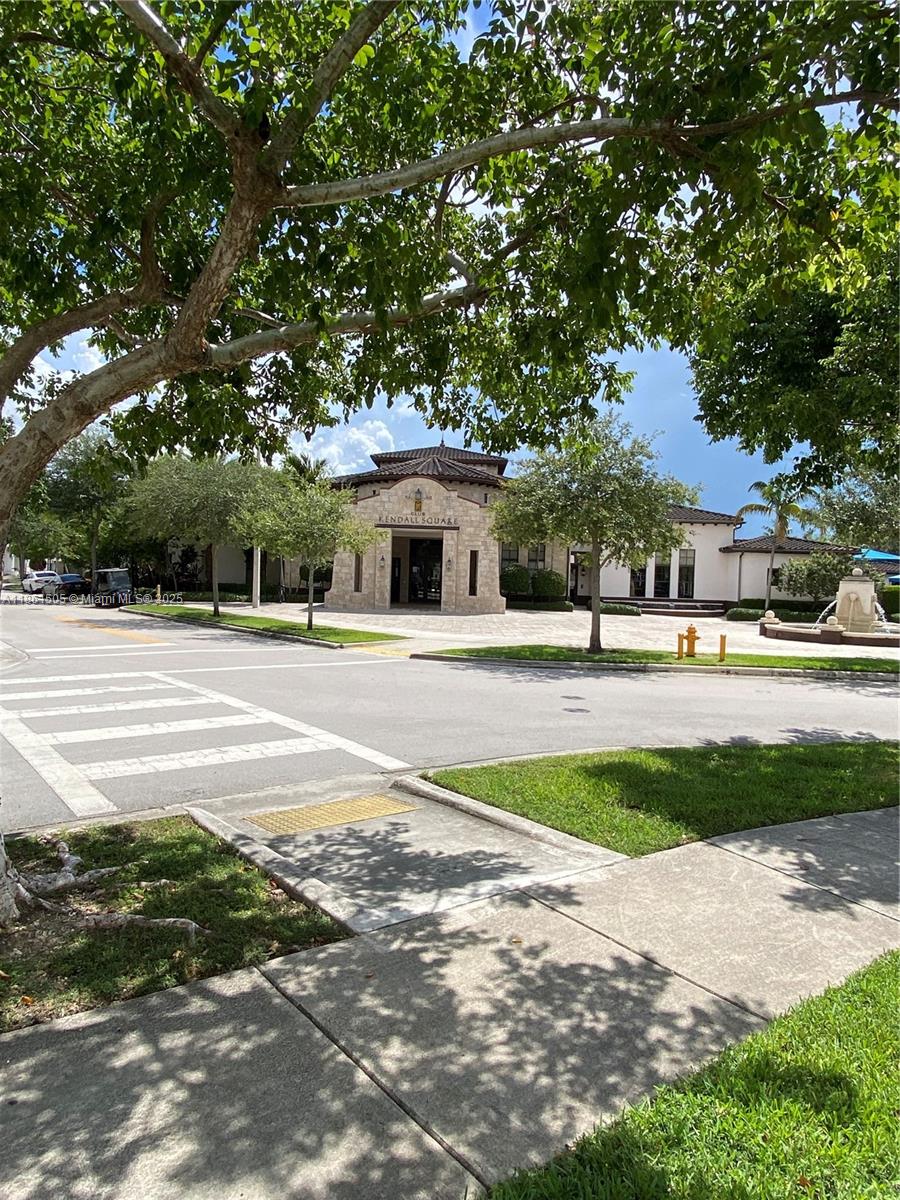 KENDALL COMMONS TOWNHOMES - Residential