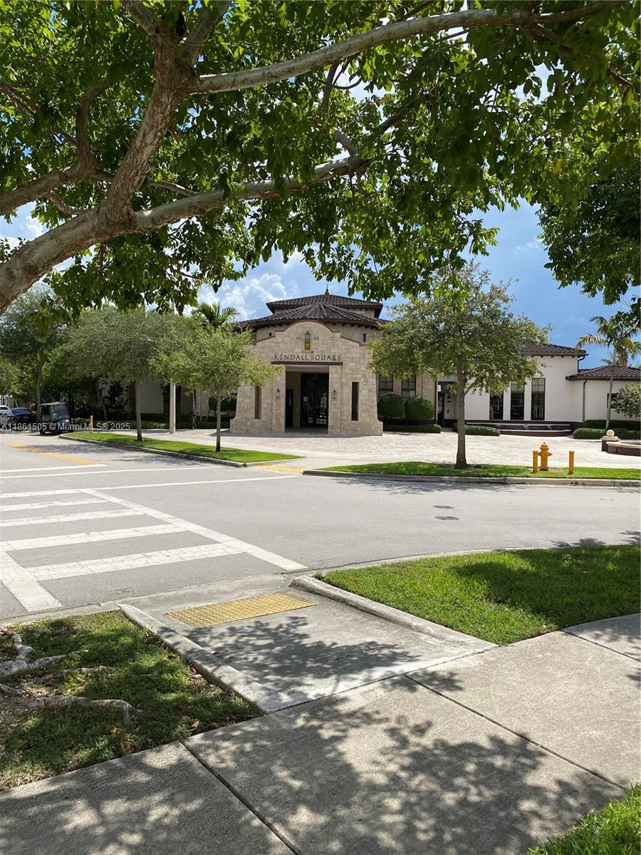 KENDALL COMMONS TOWNHOMES - Residential