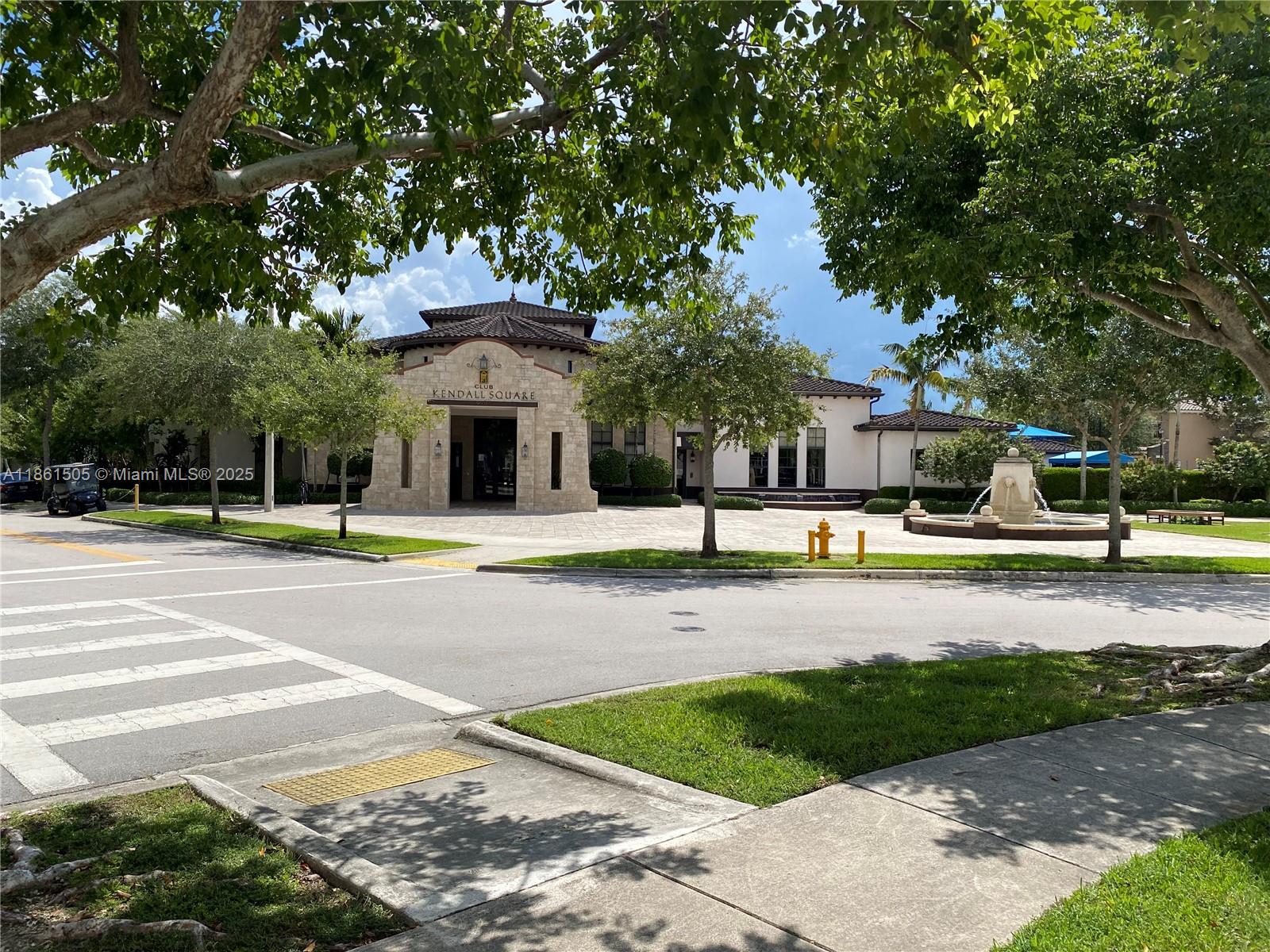 KENDALL COMMONS TOWNHOMES - Residential