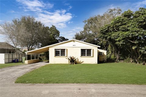 Single Family Residence in Pembroke Pines FL 6821 10th St St.jpg