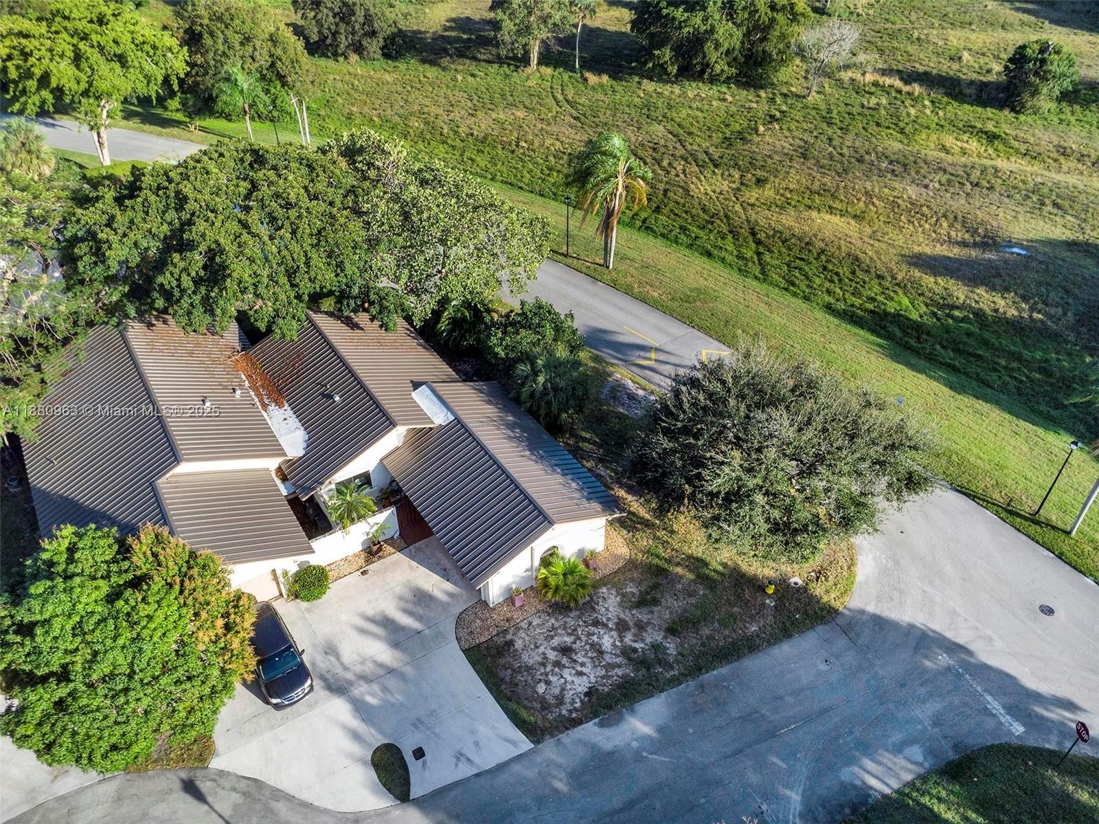 HILLS OF INVERRARY TRACT - Residential