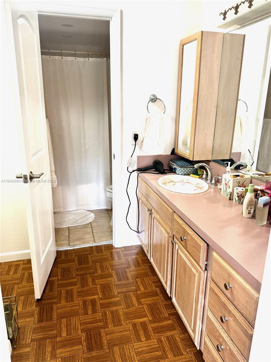 SOVEREIGNS CONDO - Residential