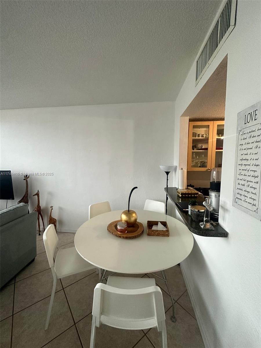 Rental Property at 801 Brickell Bay Dr 569, Miami, Broward County, Florida - Bathrooms: 1  - $2,000 MO.