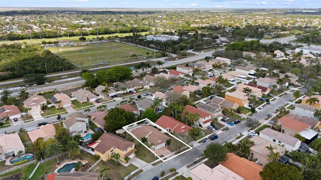 Photo of 334 SW 194th Ave, Pembroke Pines, FL 33029 (MLS # A11981480)