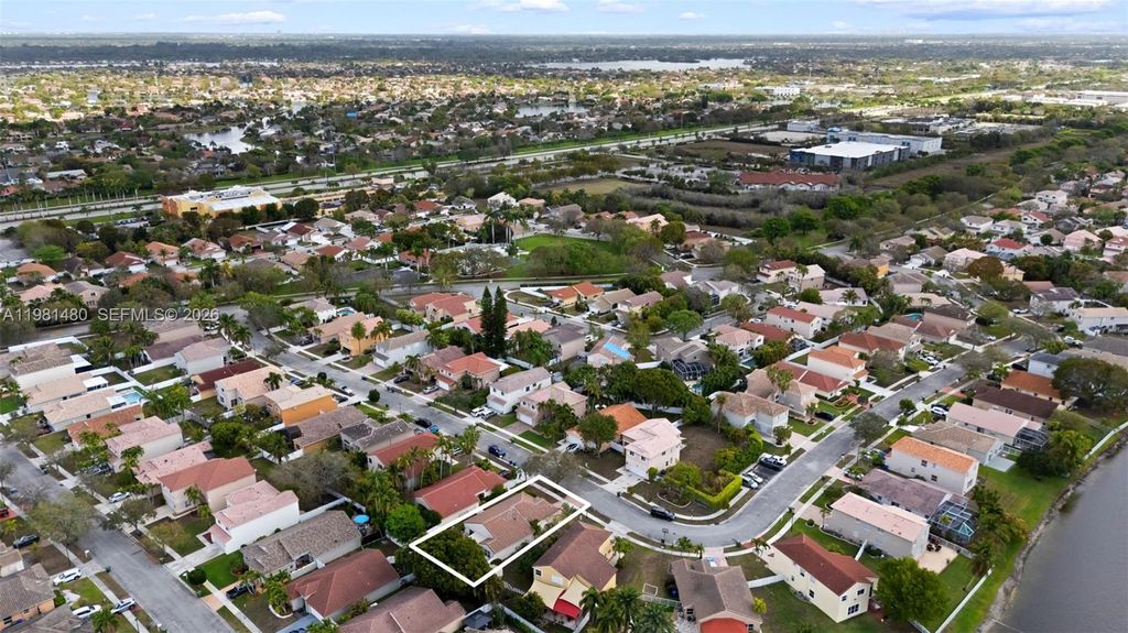 Photo of 334 SW 194th Ave, Pembroke Pines, FL 33029 (MLS # A11981480)