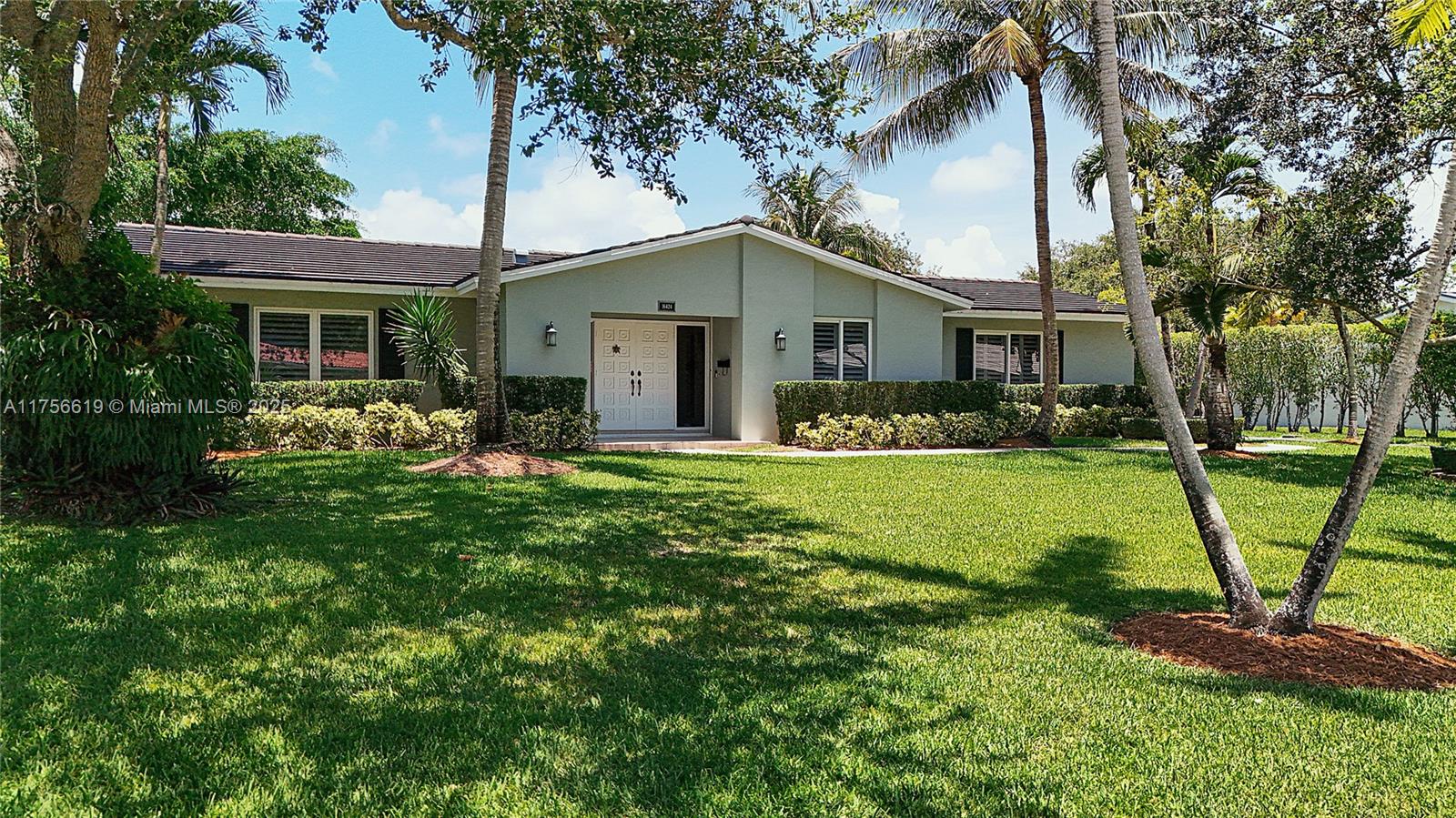 16424 Sw 75th Ave, Palmetto Bay, Miami-Dade County, Florida - 4 Bedrooms  
3 Bathrooms - 