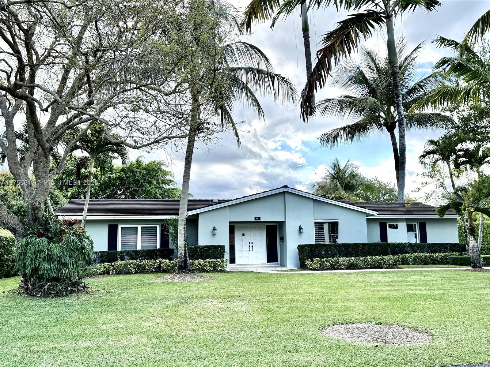 16424 Sw 75th Ave, Palmetto Bay, Miami-Dade County, Florida - 4 Bedrooms  
3 Bathrooms - 