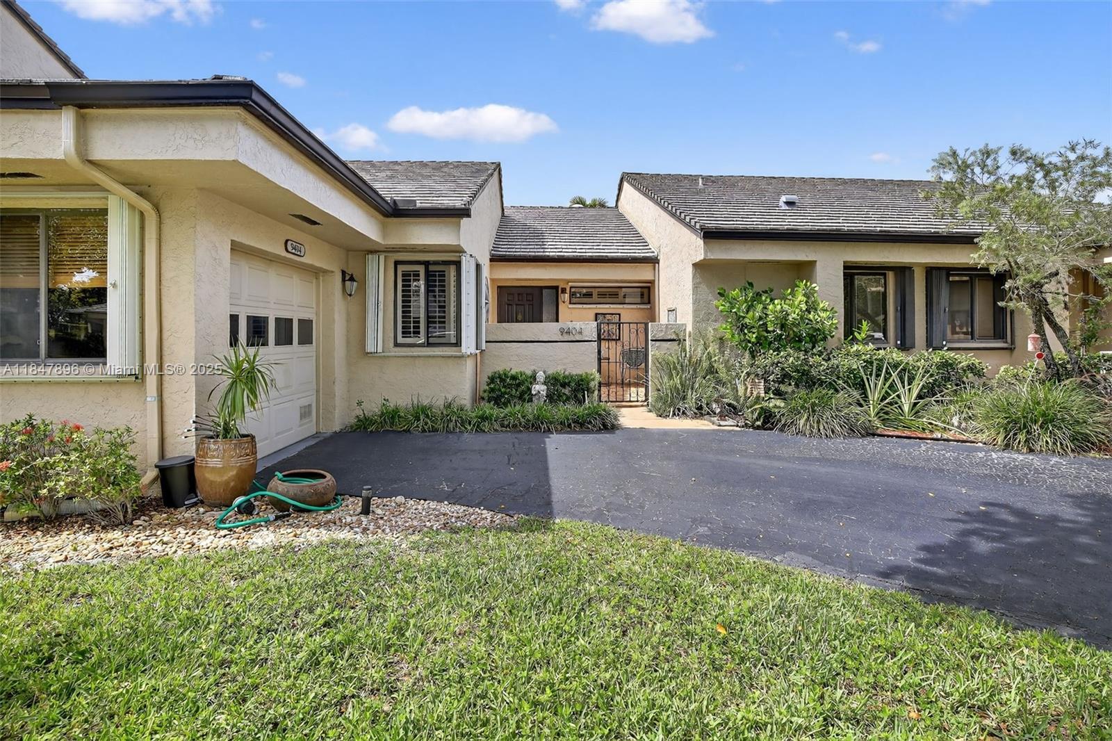 9404 N Chelsea Dr N, Plantation, FL, 33324/$442,000 1 9404 N Chelsea Dr N