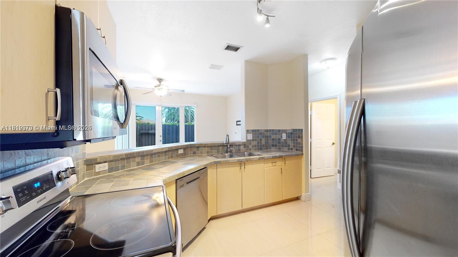 KENDALL BREEZE SOUTH - Residential