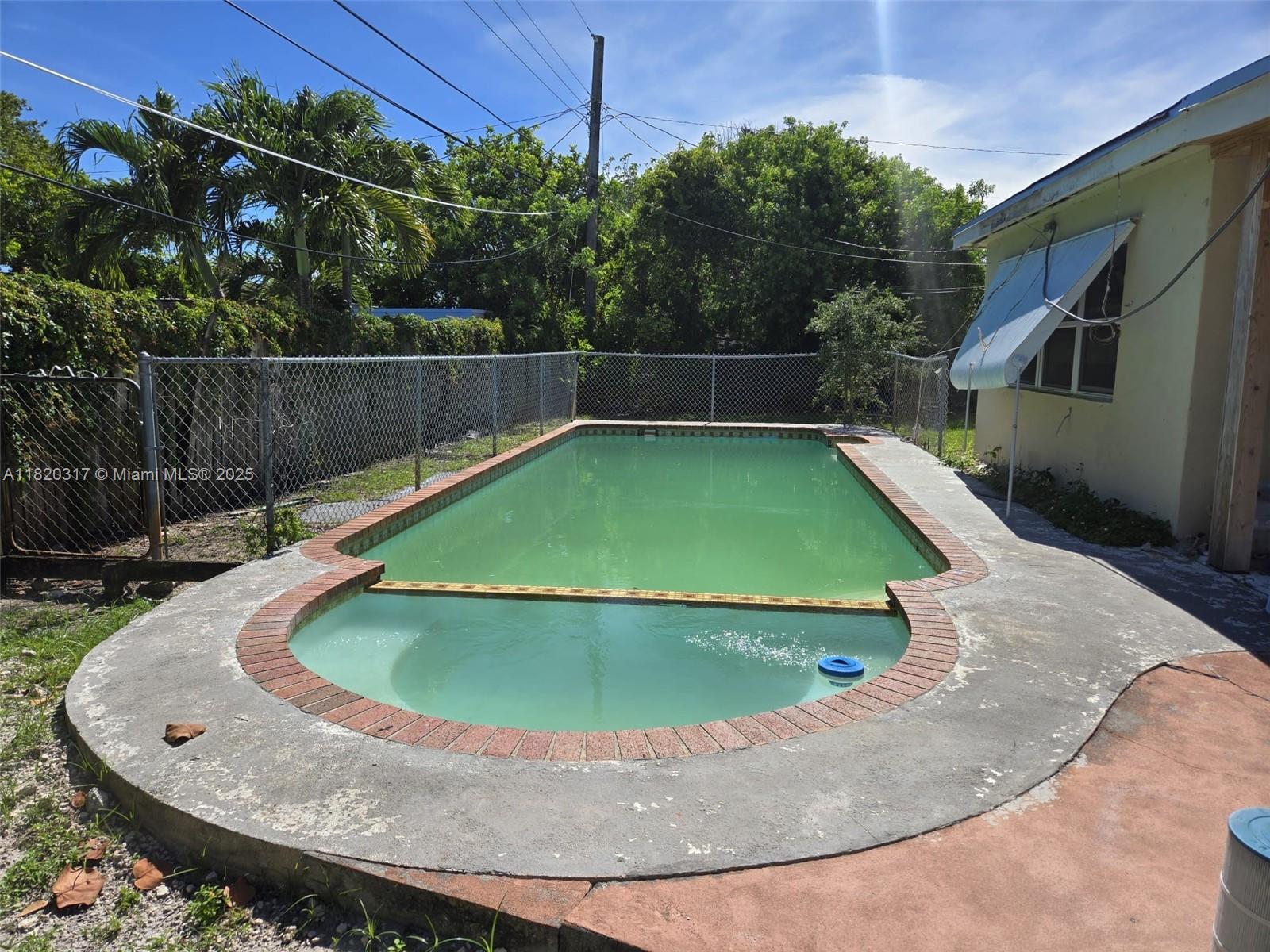 650 NW 38th St
