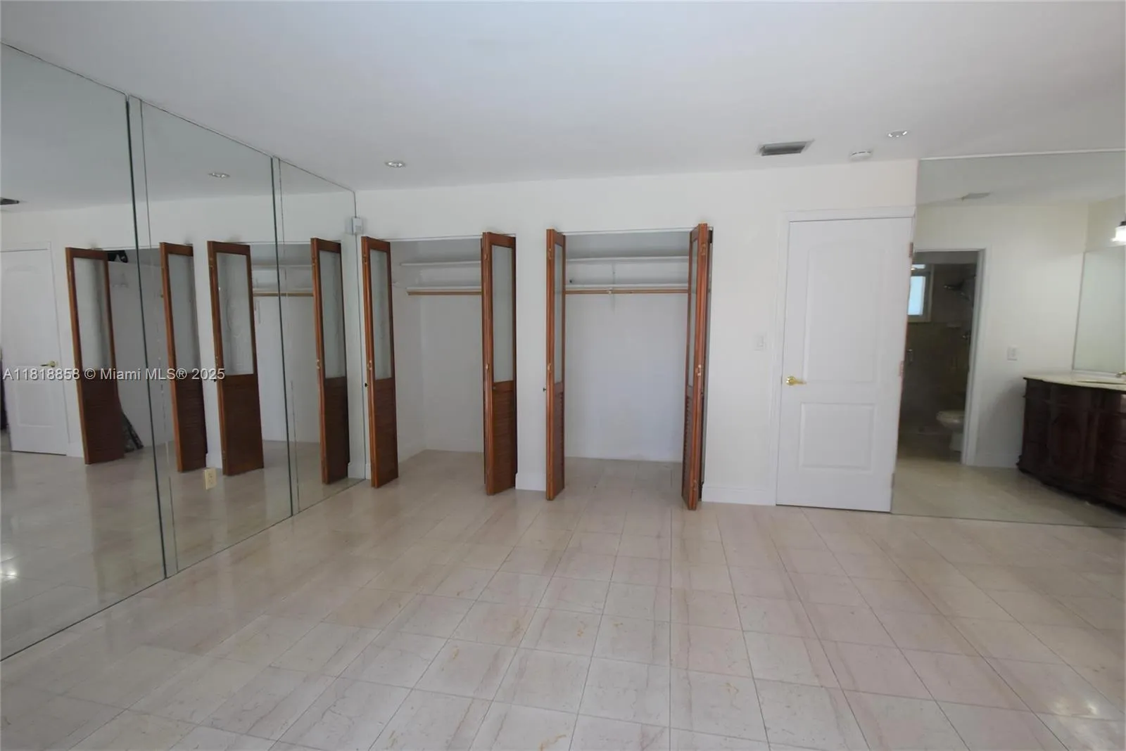 Miami, Florida 33174, United States, 3 Bedrooms Bedrooms, ,3 BathroomsBathrooms,Residential,Active,148491