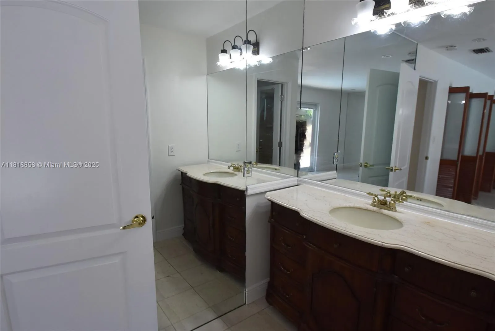 Miami, Florida 33174, United States, 3 Bedrooms Bedrooms, ,3 BathroomsBathrooms,Residential,Active,148491