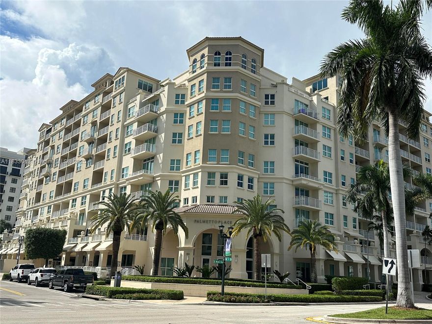 Beautiful unit in Downtown Boca Raton with an expanded balcony! One of the larger balconies in the
building!Restaurants, shopping, and Mizner Park are all in walking distance or downstairs! The beach is less than a
mileaway! The building is full service with management, front desk staff, and valet on site. The unit includes 1
covered parking spot in a gated area. Palmetto Place has a resort style heated pool with hot tub, clubhouse, gym, basketball court, business center. The unit is offered furnished or unfurnished. HOA
requires a background and credit check $100 or $145 for expedited service. First month, last, and security deposit
required. Available for seasonal.