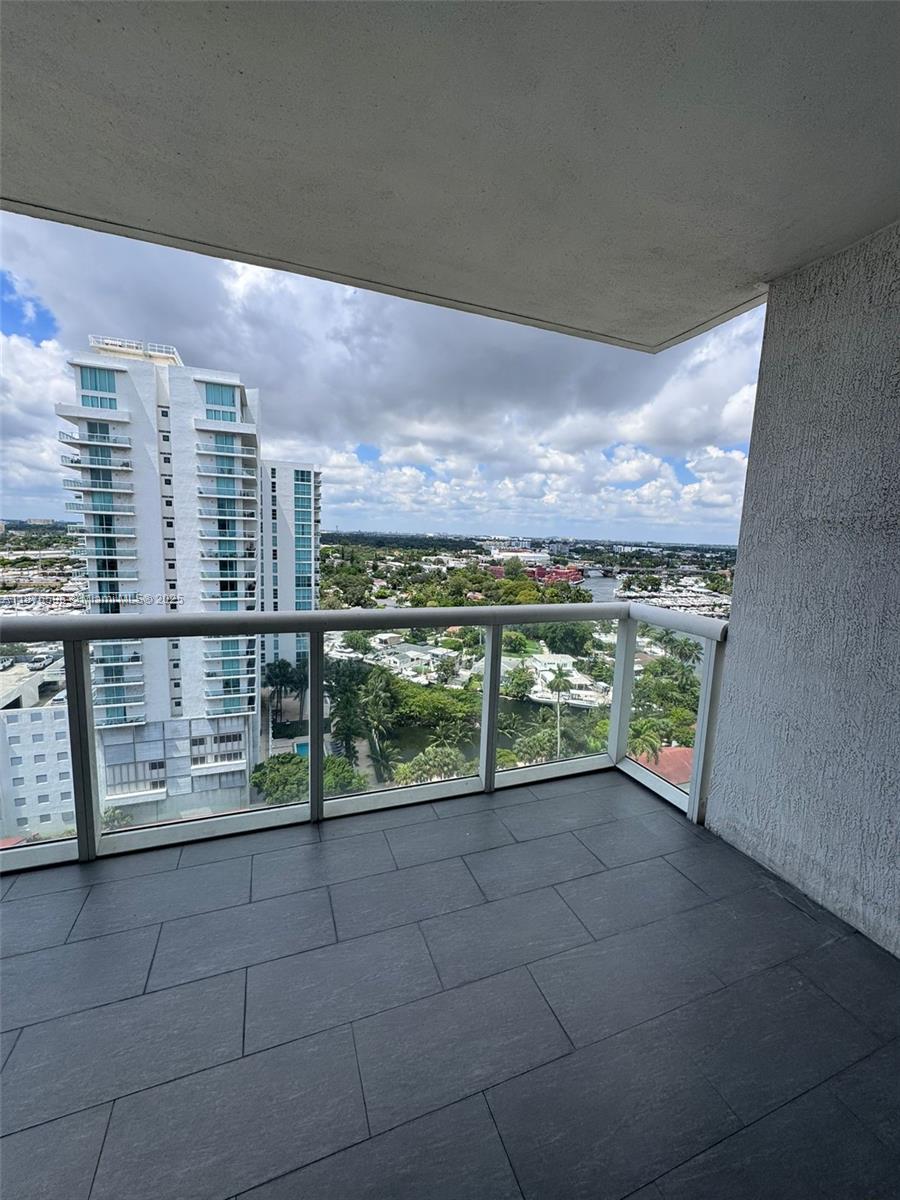 TERRAZAS RIVERPARK VILLAG - Residential