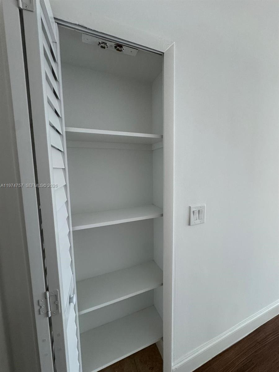 TWIN LAKES GARDENS - Residential Lease