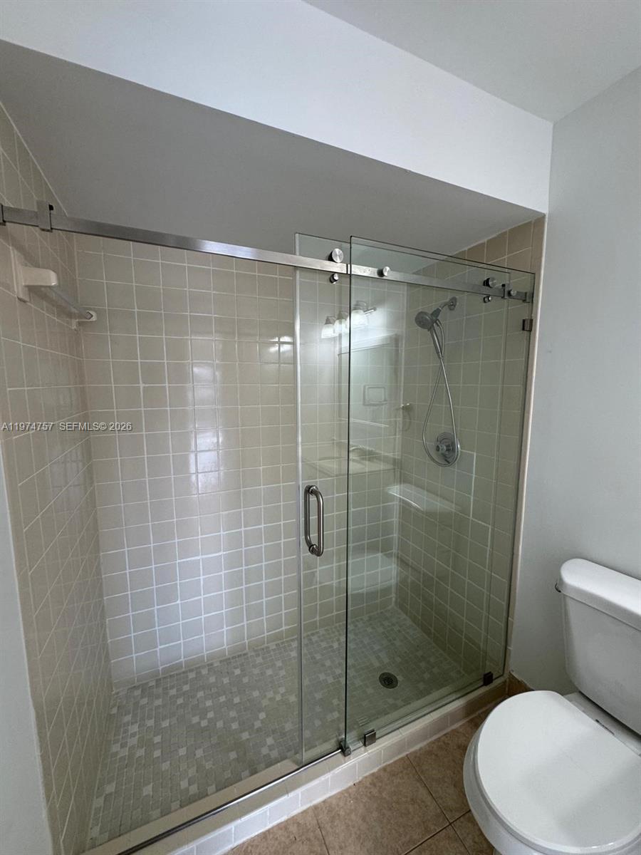 TWIN LAKES GARDENS - Residential Lease