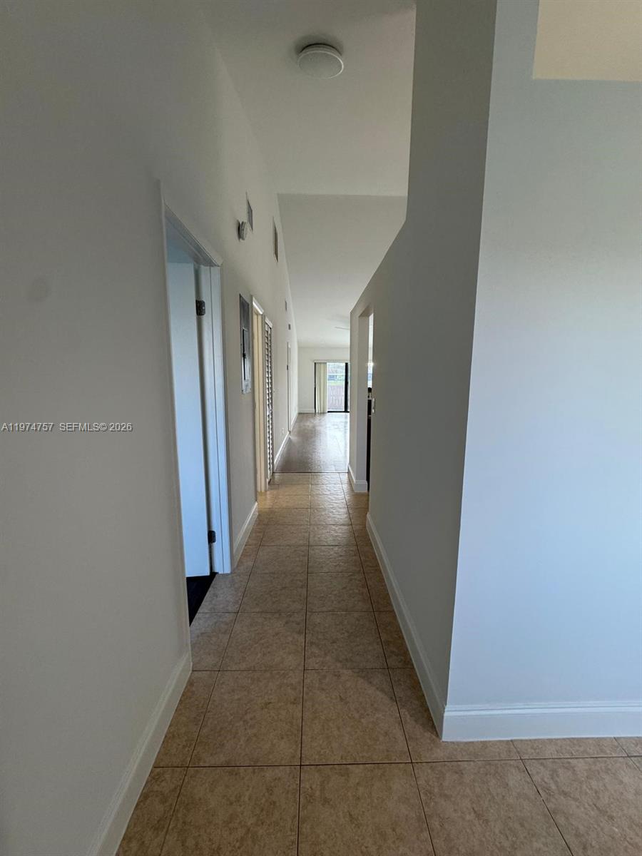 TWIN LAKES GARDENS - Residential Lease