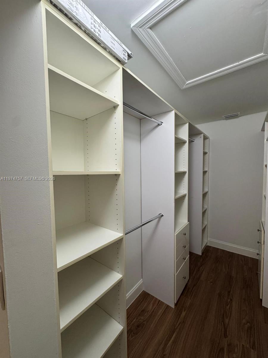 TWIN LAKES GARDENS - Residential Lease