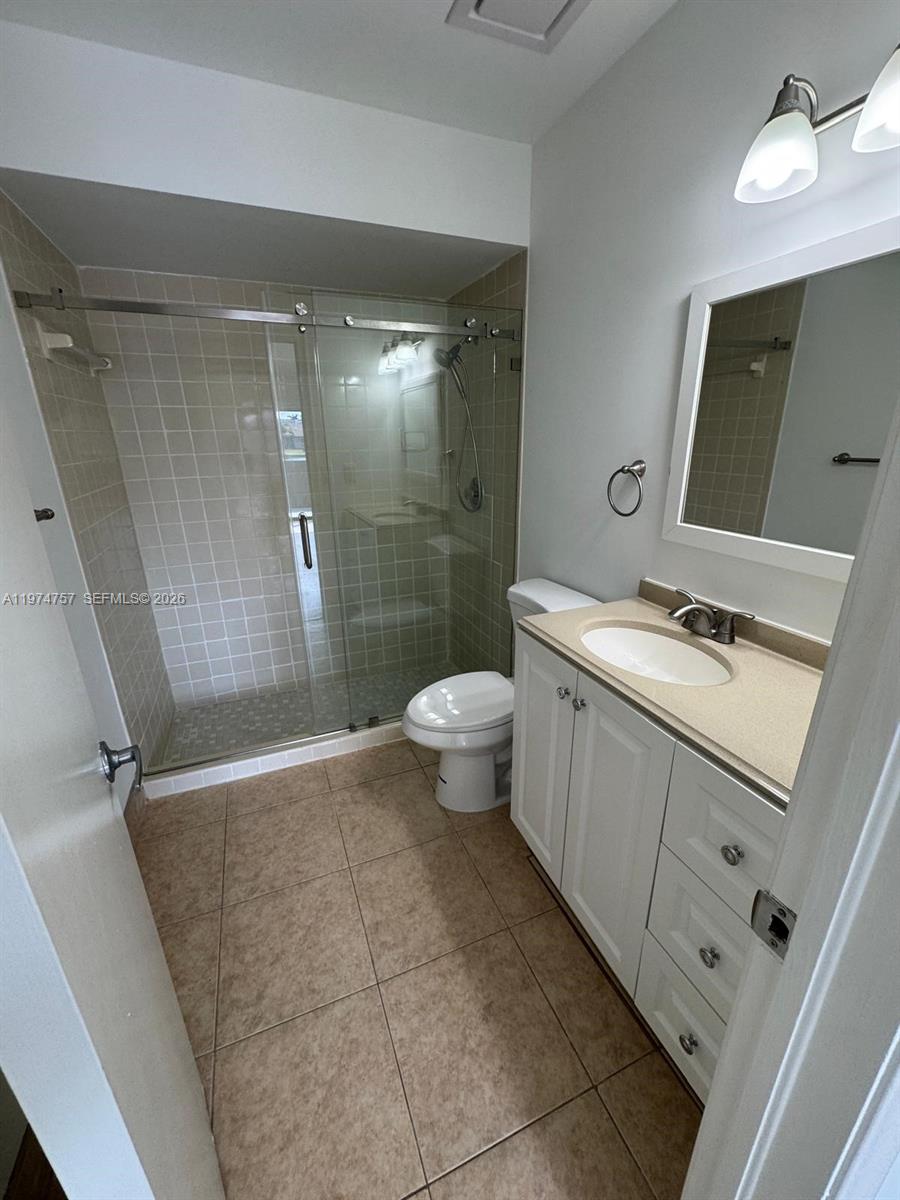 TWIN LAKES GARDENS - Residential Lease