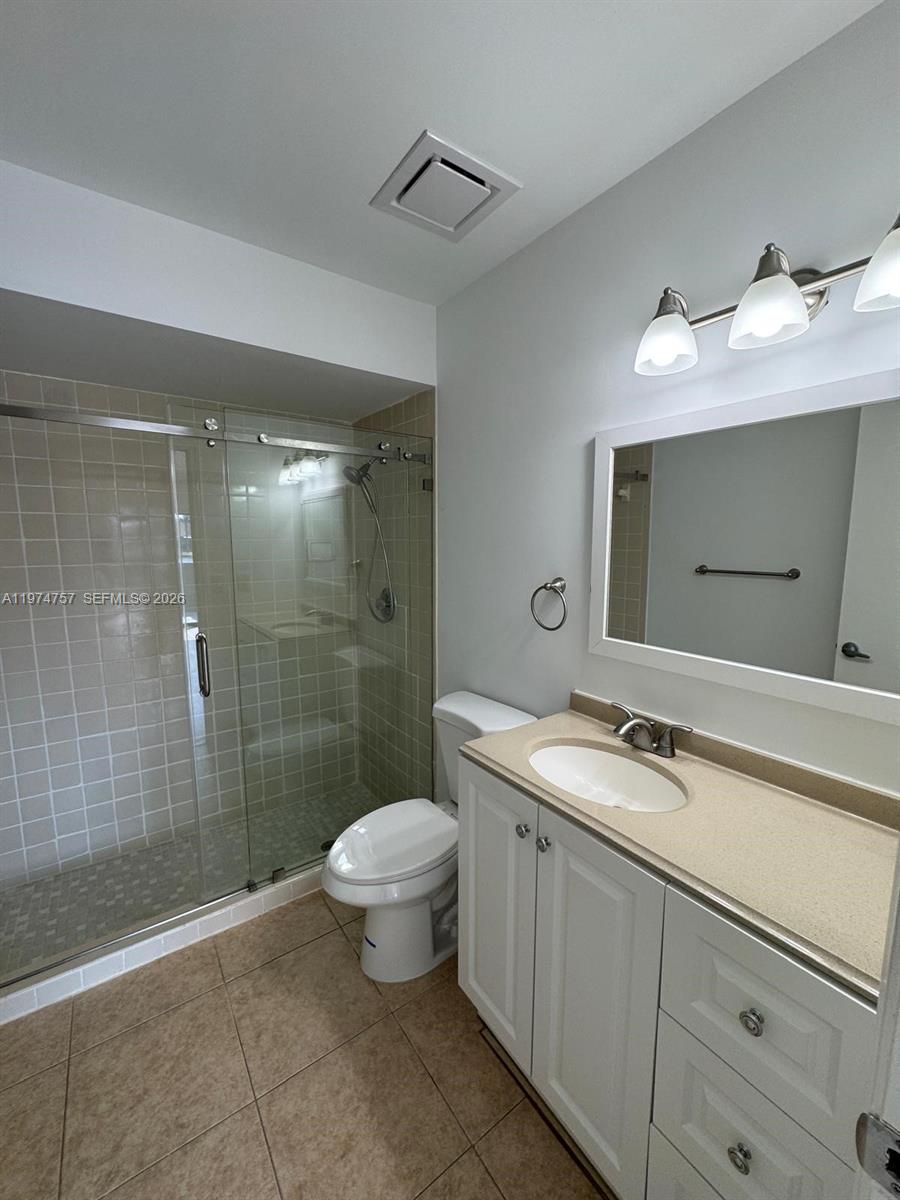 TWIN LAKES GARDENS - Residential Lease