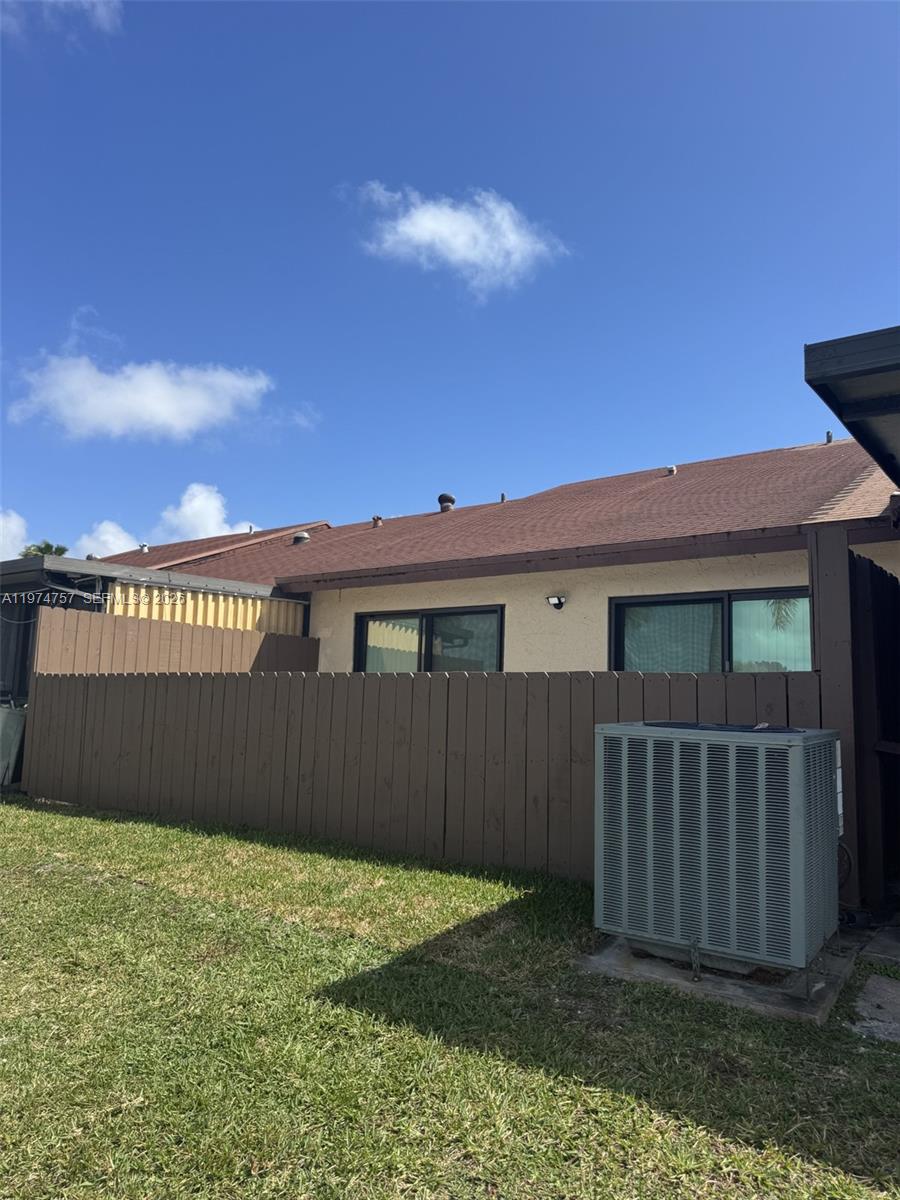 TWIN LAKES GARDENS - Residential Lease