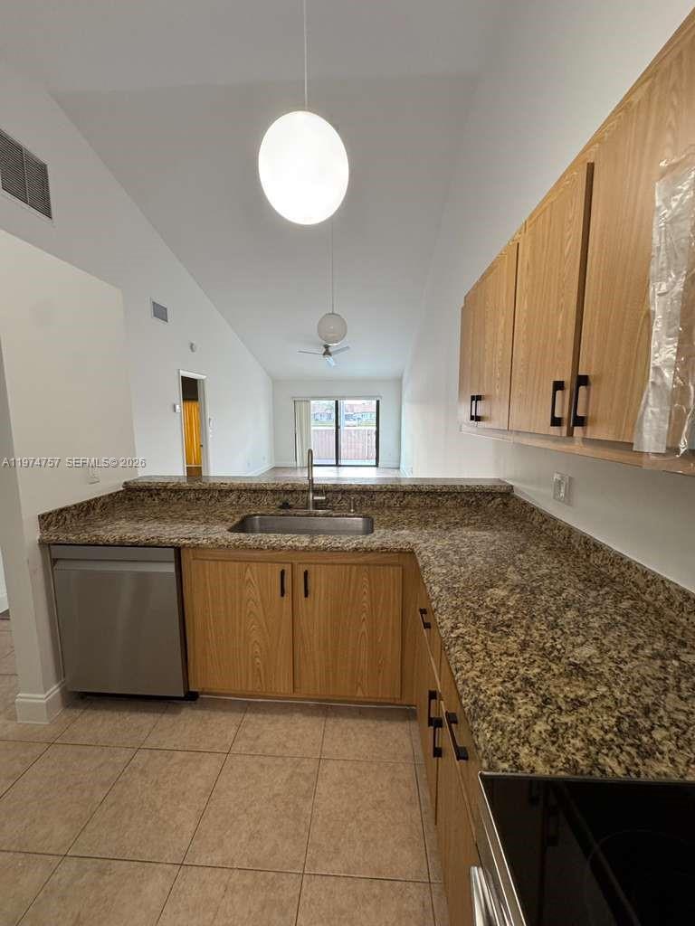 TWIN LAKES GARDENS - Residential Lease