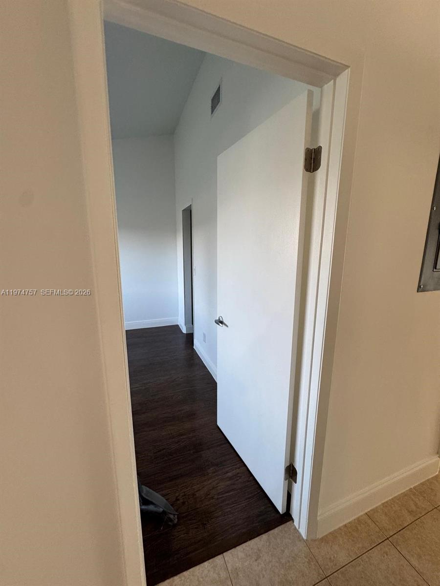 TWIN LAKES GARDENS - Residential Lease