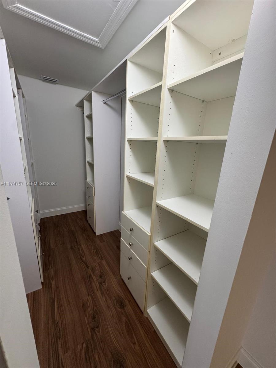 TWIN LAKES GARDENS - Residential Lease