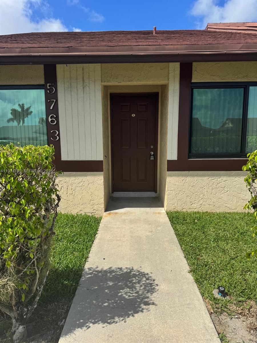 TWIN LAKES GARDENS - Residential Lease