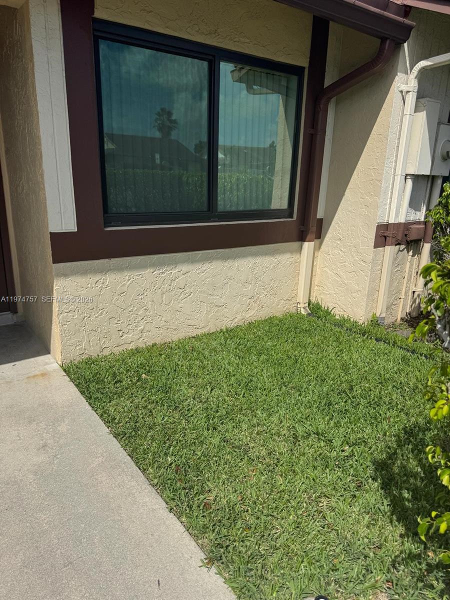 TWIN LAKES GARDENS - Residential Lease