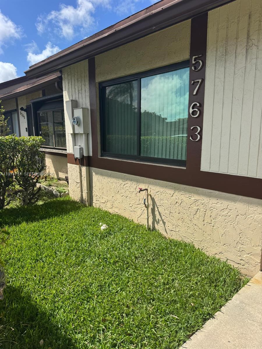 TWIN LAKES GARDENS - Residential Lease