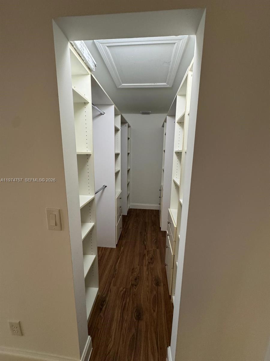 TWIN LAKES GARDENS - Residential Lease