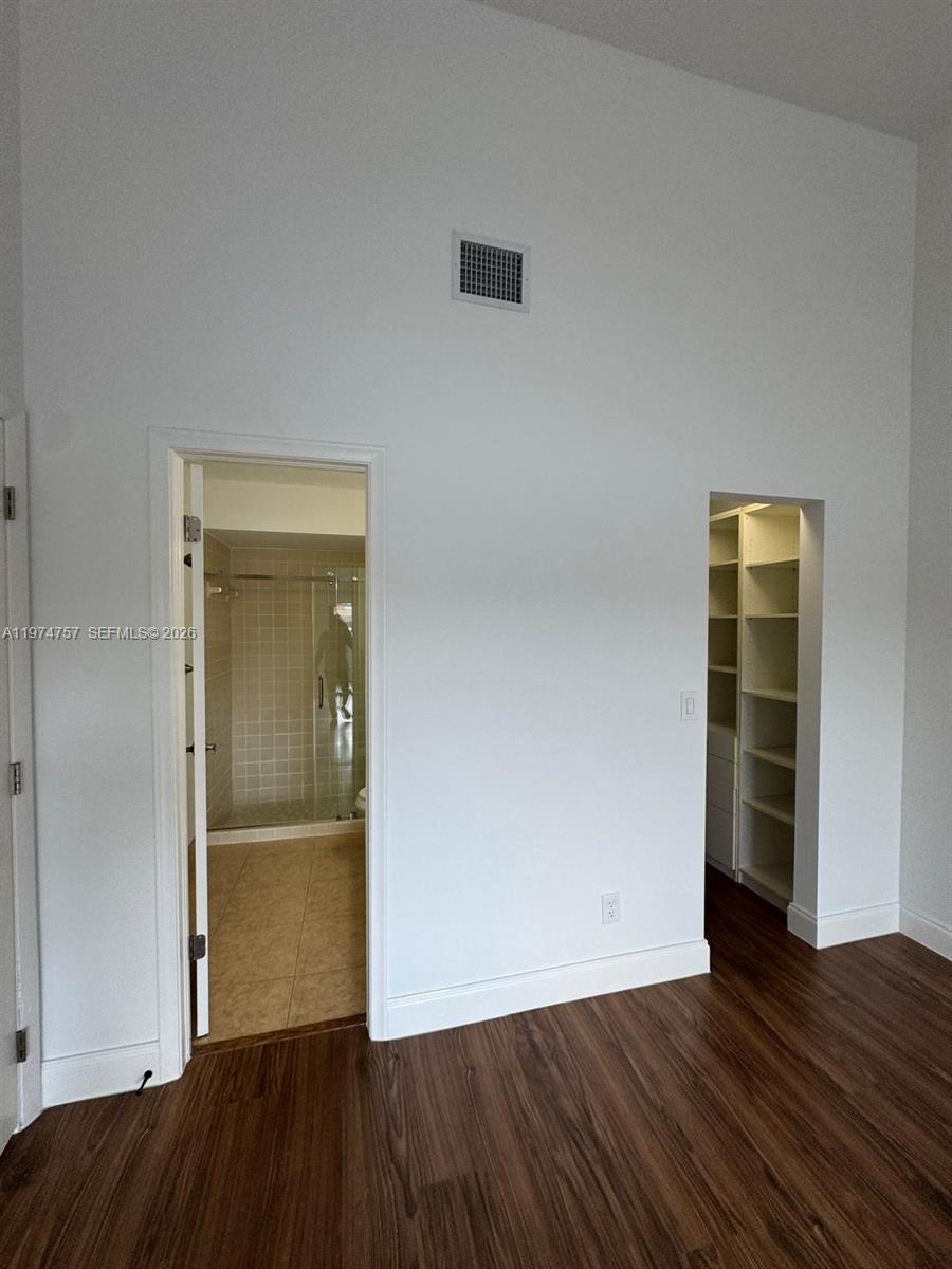 TWIN LAKES GARDENS - Residential Lease