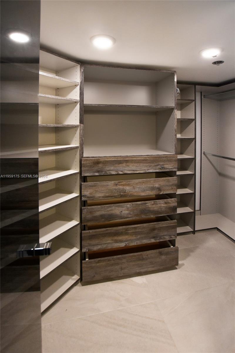 BRICKELL KEY II - Residential Lease