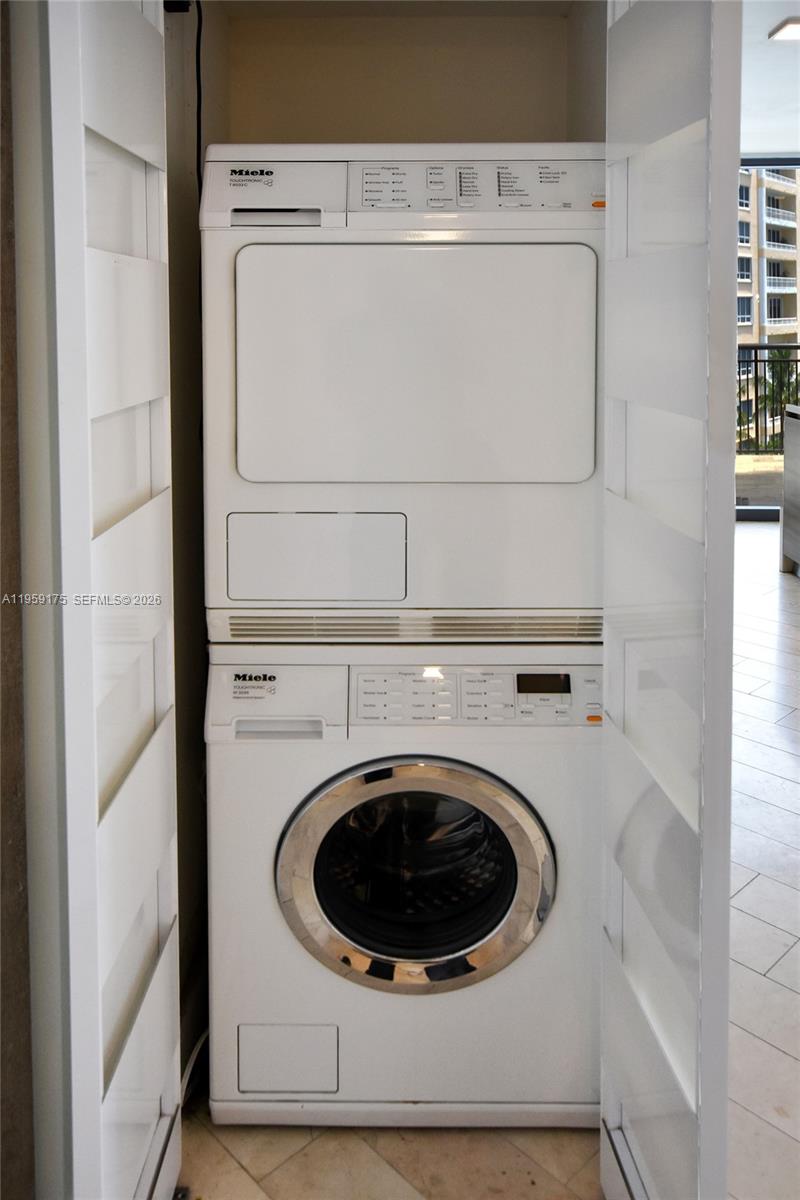 BRICKELL KEY II - Residential Lease