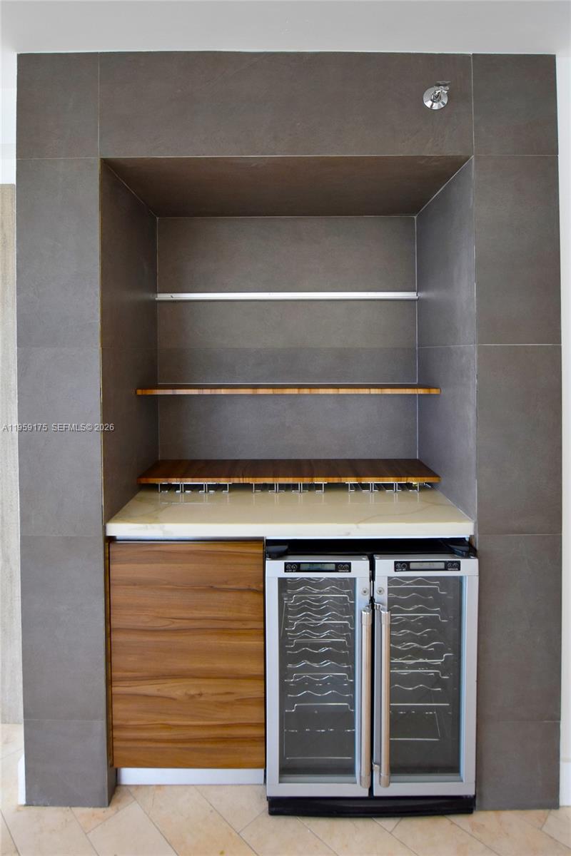 BRICKELL KEY II - Residential Lease