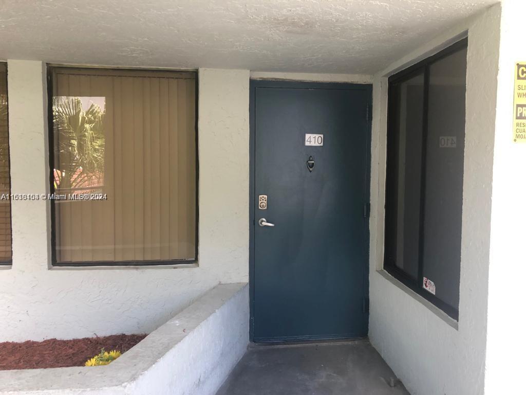 Great 2/2 loft-style unit in the Verabella Falls community, located in the highly desirable area of Kendall. Gated neighborhood, elevator, in-unit washer and dryer. This unit boasts assigned parking and features tile and laminate flooring throughout. Located in a top-rated school district. Move-in ready! don't miss out on this fantastic opportunity! Complex was painted and remodeled recently. Cash or Conventional loan 20% minimum. This community currently falls short of maintaining 10% in reserve funds.